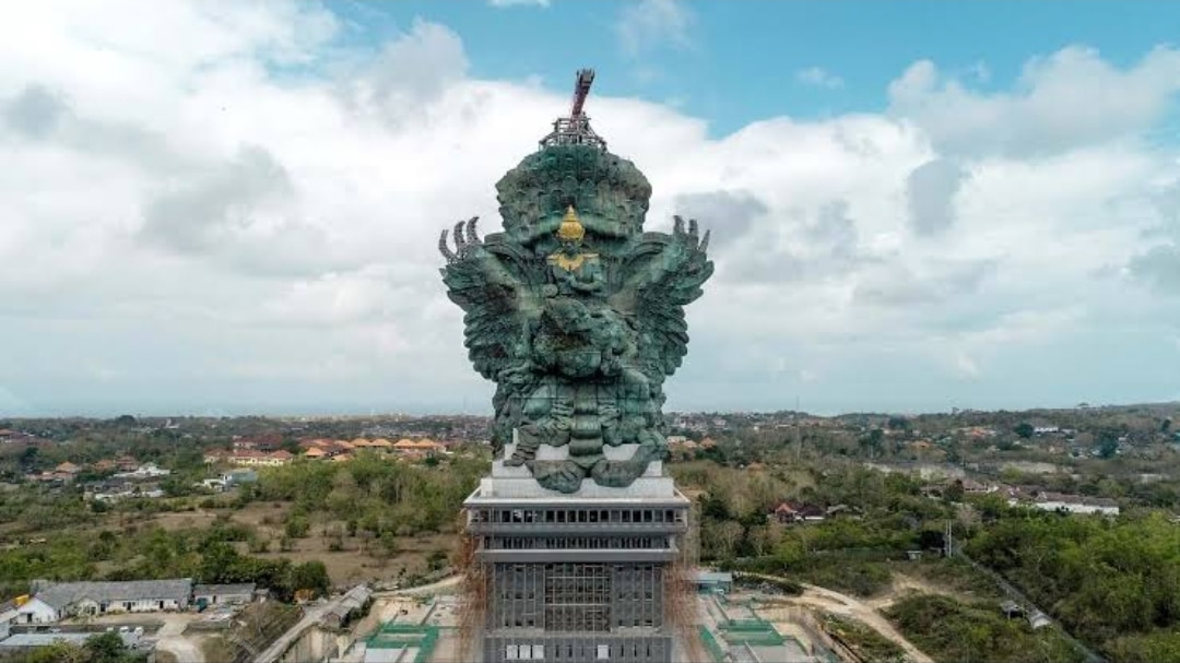अरबों रुपये में बनी मूर्ति Worlds largest statue of Lord Vishnu in Indonesia 3