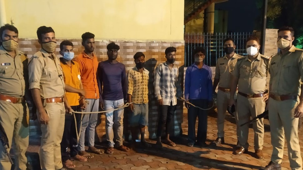 मां की डांट से भागी लड़की से दरिंदगी, 6 आरोपी गिरफ्तार, थाने में बेटी से लिपटकर रोने लगी मां