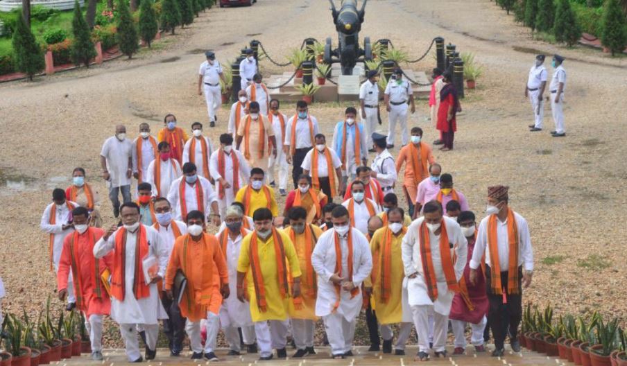 Governor से मिलने क्यों नहीं पहुंचे बीजेपी के 24 MLAs? Suvendu Adhikari ने बताई वजह