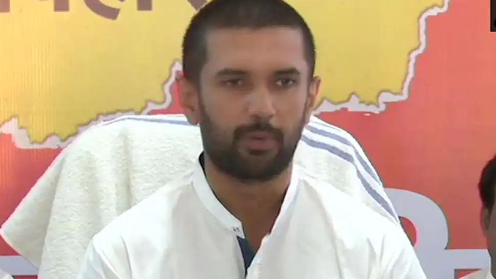 LJP Split: चिराग पासवान LJP के राष्ट्रीय अध्यक्ष पद से हटाए गए, समर्थकों का पार्टी दफ्तर में हंगामा