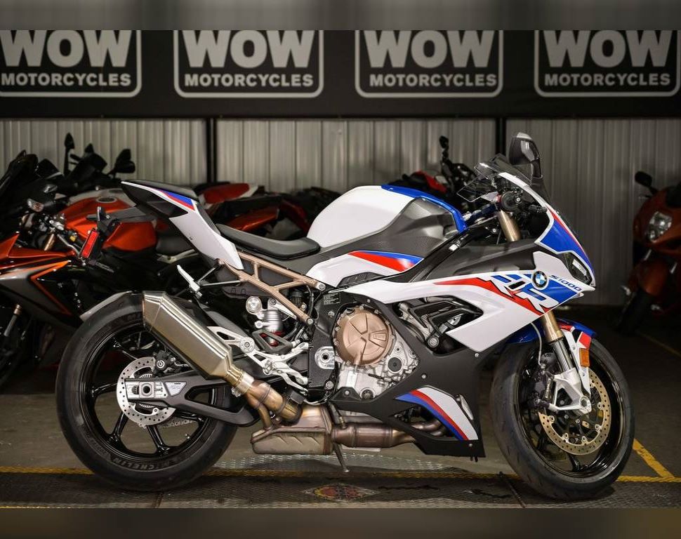 BMW Launches S1000R Motorcycle in India, Know the BMW S1000R Price in