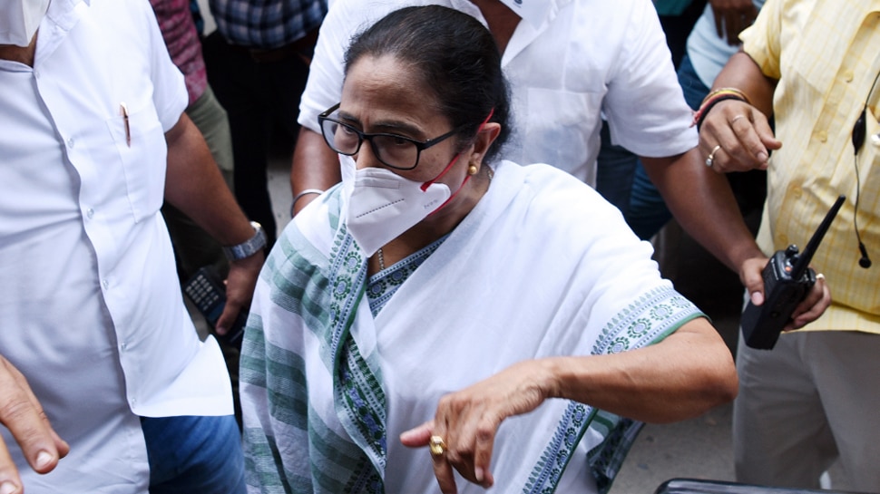 Calcutta High Court में ममता बनर्जी की याचिका पर सुनवाई 24 जून तक टली
