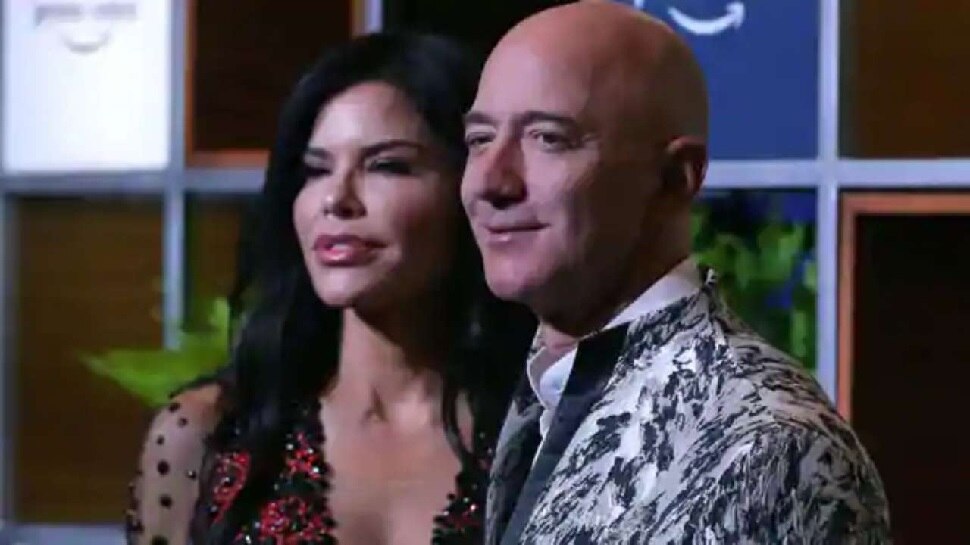 Amazon क म ल क और द न य क सबस अम र आदम Jeff Bezos क गर लफ र ड ह Lauren Sanchez प श स ह पत रक र Amazon Founder And World Richest Man Jeff Bezos Girlfriend Lauren Sanchez