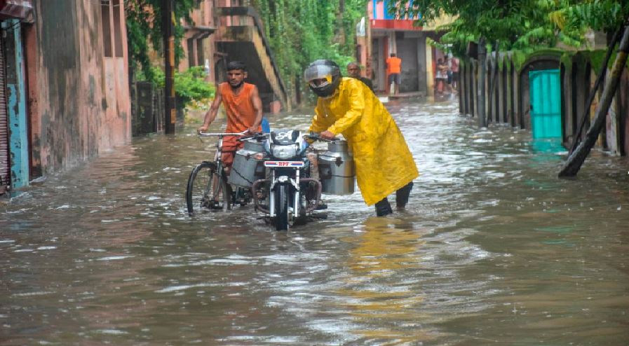 देश के इन इलाकों में लगातार बारिश के आसार, दिल्ली को करना होगा मॉनसून का इंतजार