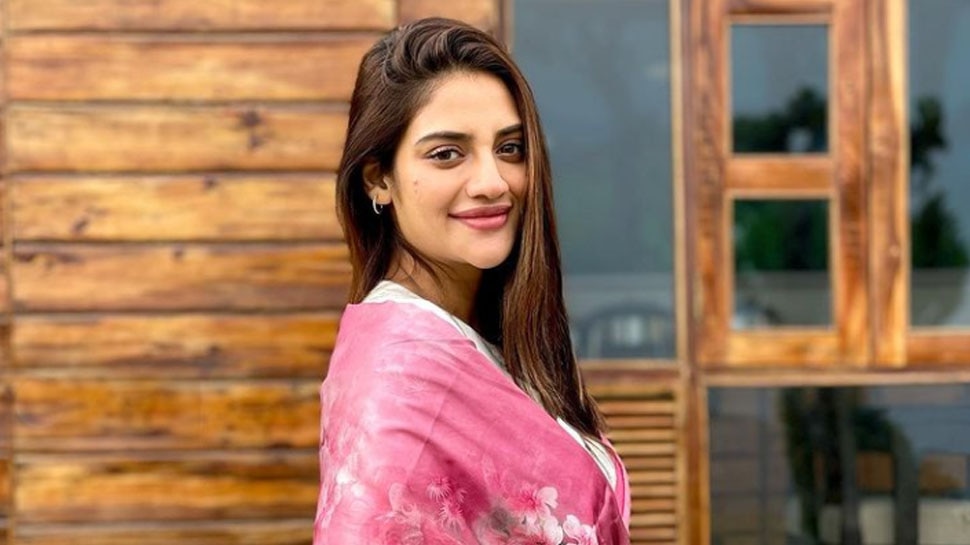 प्रेग्नेंसी की खबरों के बीच Nusrat Jahan ने शेयर कीं नई तस्वीरें, फैंस बोले- बेबी बंप मत छुपाओ