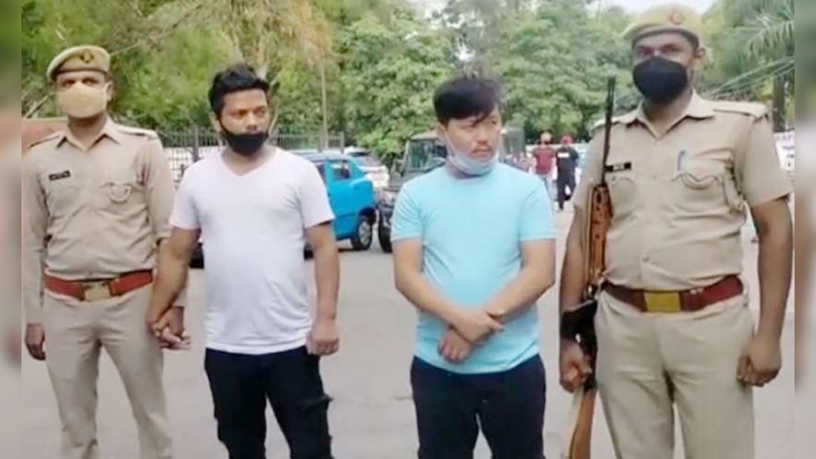 Whatsapp पर लड़कियों के अश्लील फोटो भेजकर चला रहे थे देह व्यापार, इस तरह हुआ खुलासा