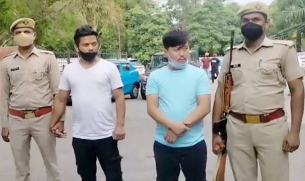 Whatsapp पर लड़कियों के अश्लील फोटो भेजकर चला रहे थे देह व्यापार, इस तरह हुआ खुलासा Whatsapp पर लड़कियों के अश्लील फोटो भेजकर चला रहे थे देह व्यापार, इस तरह हुआ खुलासा