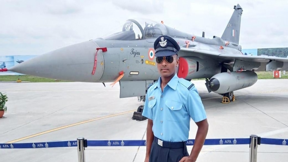 संघर्ष की कहानी: पिता चलाते हैं Auto, बेटा मुश्किलों को मात देकर बना IAF Flying Officer; बढ़ाया परिवार का मान