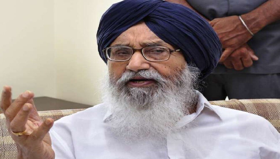ਸਾਬਕਾ ਮੁੱਖ ਮੰਤਰੀ ਪ੍ਰਕਾਸ਼ ਸਿੰਘ ਬਾਦਲ ਤੋਂ ਪੁੱਛਗਿਛ ਲਈ ਪਹੁੰਚੀ SIT ਸਾਬਕਾ ਮੁੱਖ ਮੰਤਰੀ ਪ੍ਰਕਾਸ਼ ਸਿੰਘ ਬਾਦਲ ਤੋਂ ਪੁੱਛਗਿਛ ਲਈ ਪਹੁੰਚੀ SIT
