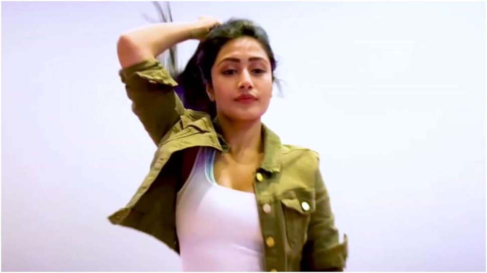 क्रिकेटर युजवेंद्र चहल की पत्नी ने “लुटेरा’’ फिल्म के गीत पर किया डांस, मजाक में एक फैन ने ऐसा बोल दिया क्रिकेटर युजवेंद्र चहल की पत्नी ने “लुटेरा’’ फिल्म के गीत पर किया डांस, मजाक में एक फैन ने ऐसा बोल दिया