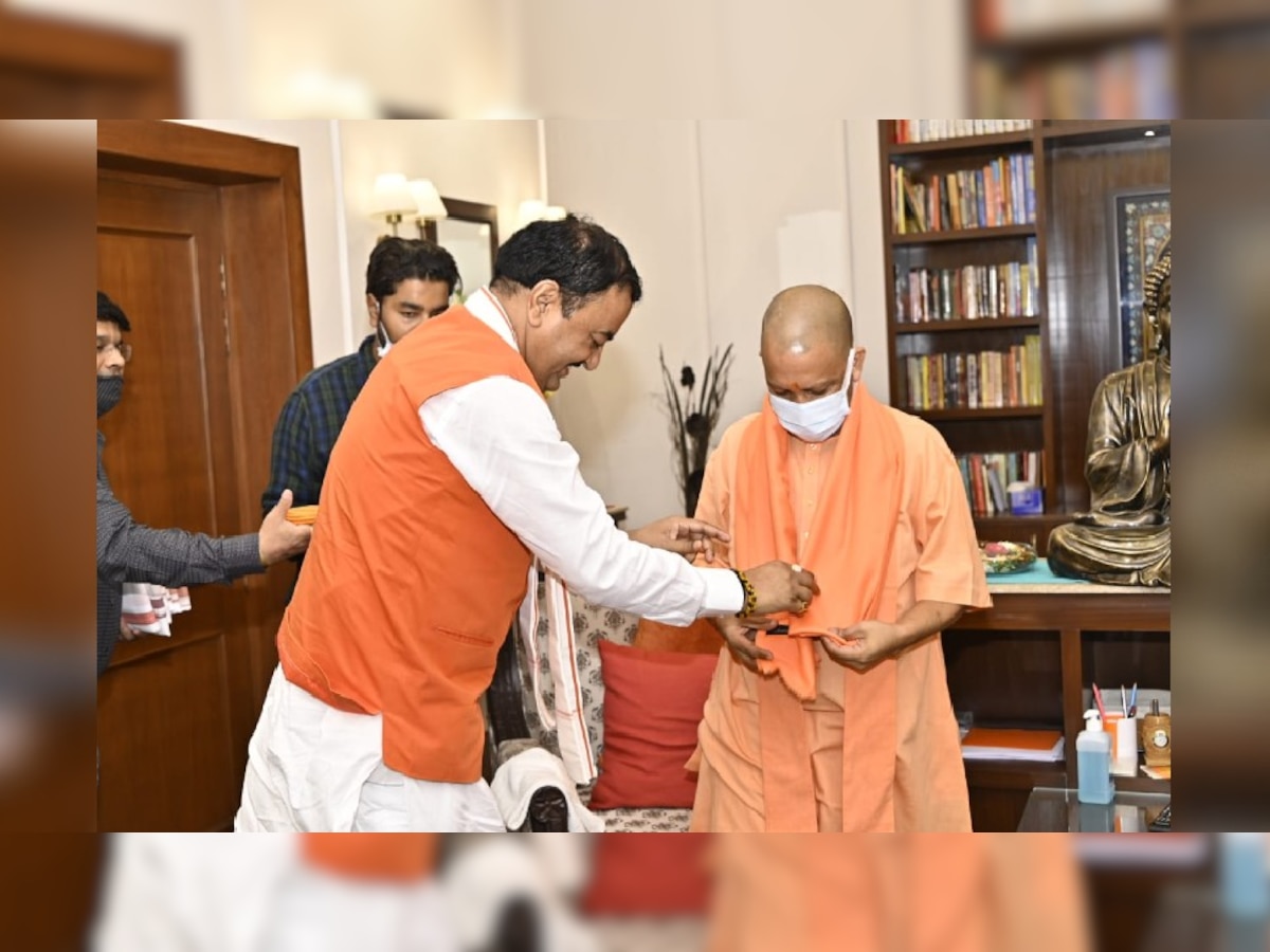 Cm Yogi Adityanath Reached Keshav Prasad Maurya House See The Photos Uppm केशव प्रसाद मौर्या 0340