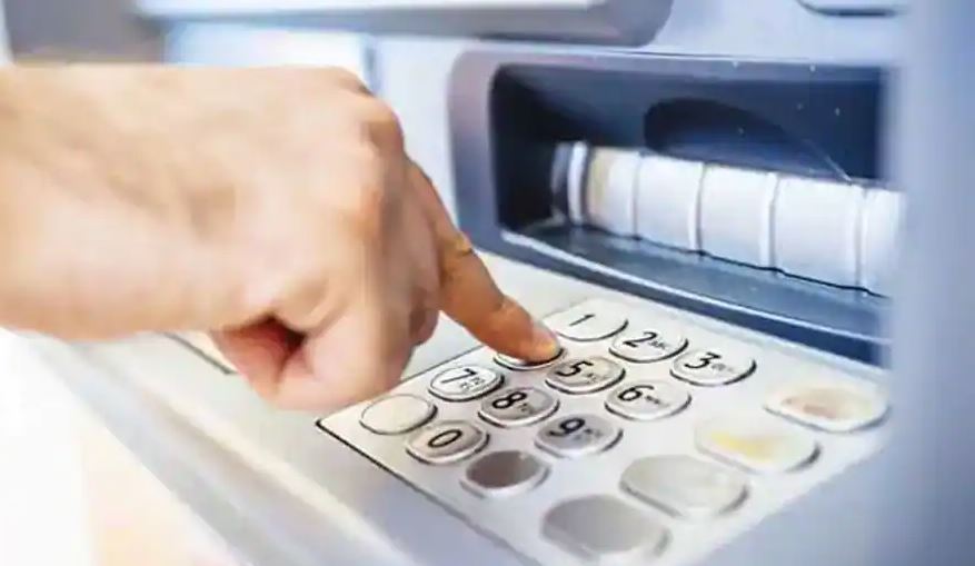 चोरों ने ATM से पैसा निकालने के लिए खोजी Unique Trick, जानकर हर कोई हैरान