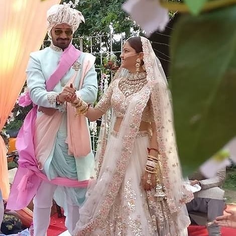 अभिनव का लुक भी धांसू Rubina Dilaik and Abhinav Shukla