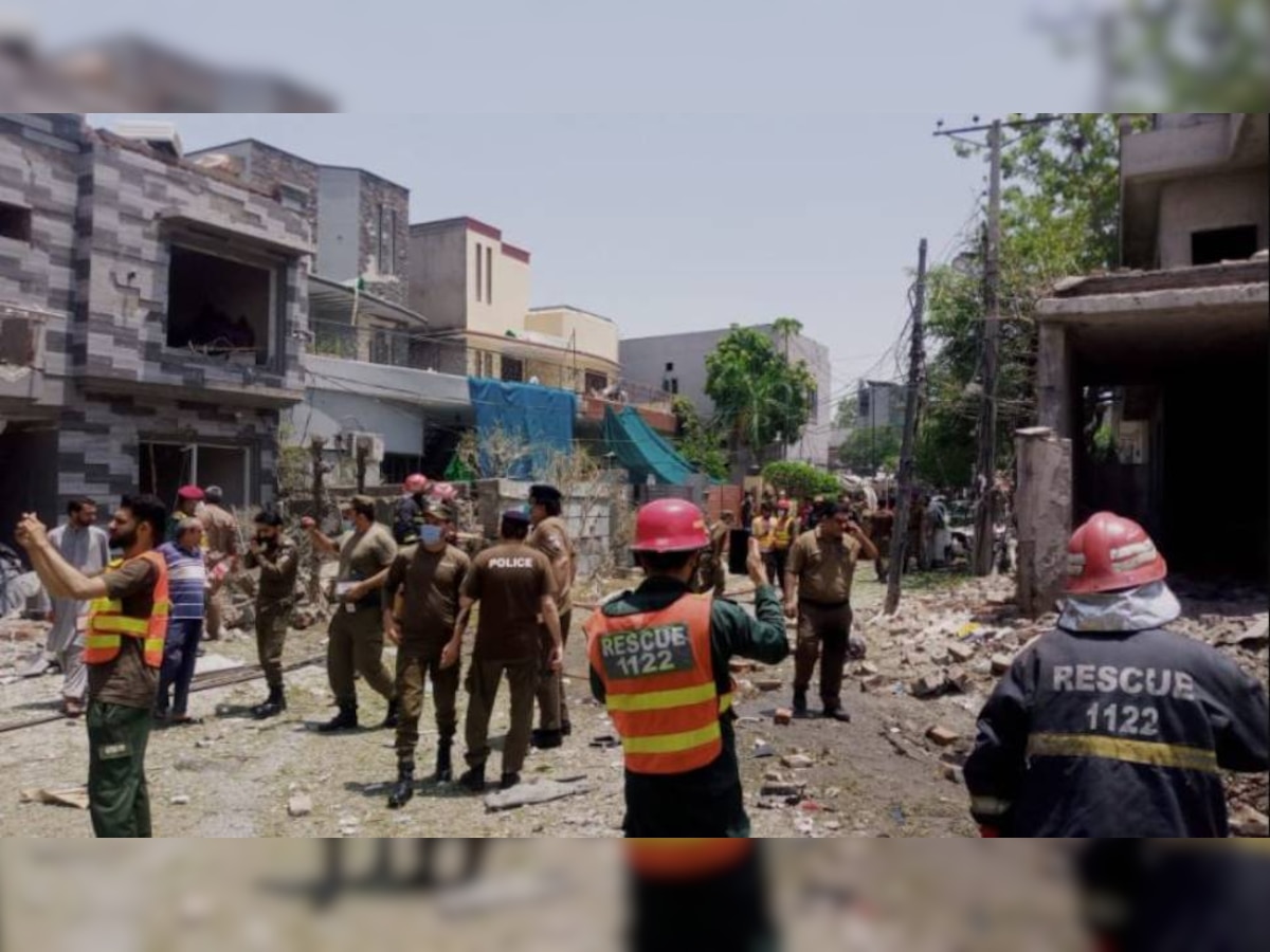 आतंकी हाफिज सईद के घर के पास जोरदार धमाका, 2 की मौत, डेढ़ दर्जन के करीब जख्मी
