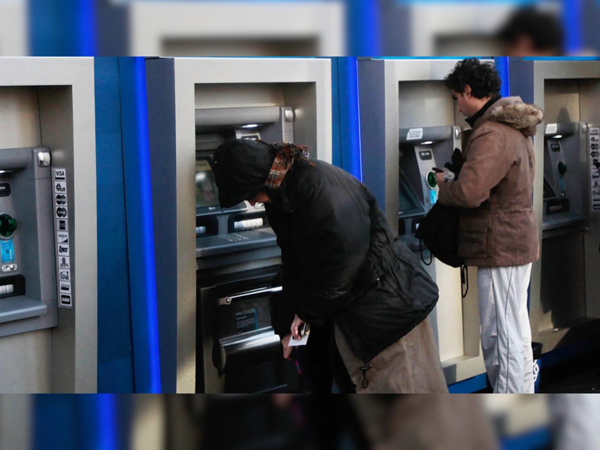 ATM से निकालने गई थी सिर्फ 1400 रुपए, अकाउंट चेक किया तो मिले 7417 करोड़