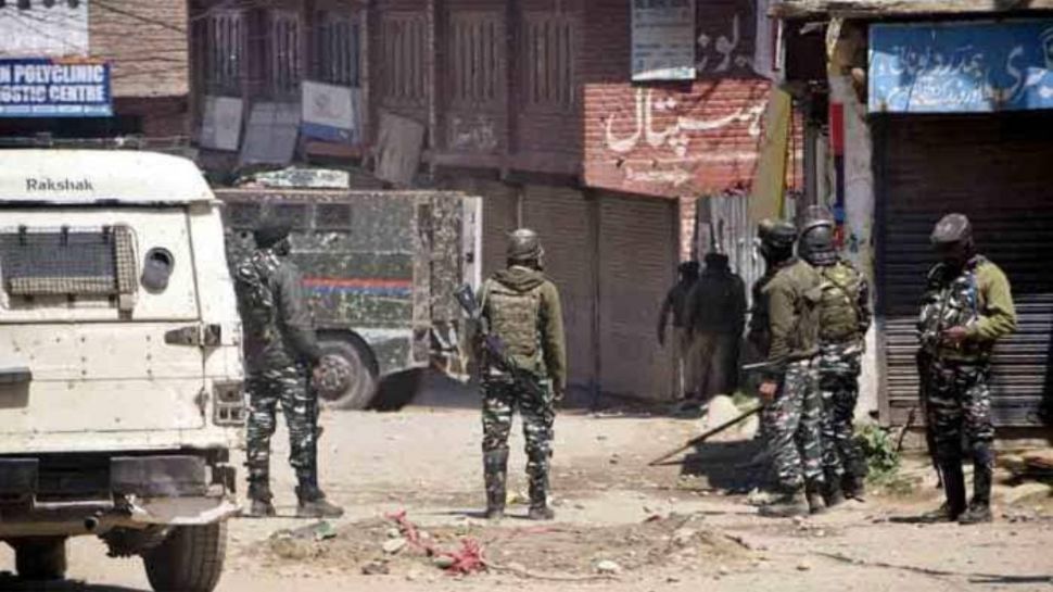 Kashmir: शोपियां में सुरक्षा बलों के साथ मुठभेड़ में हिजबुल मुजाहिदीन का आतंकी ढेर, गोला-बारूद बरामद