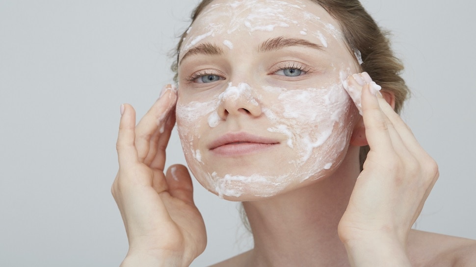 Four Steps Of Milk Facial At Home Skin Will Get Many Benefits Janiye Facial Ke Steps Aur Fayde