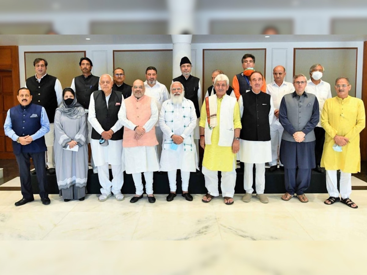  PM Modi-JK Leaders Meeting: कश्मीर पर PM मोदी ने साढ़े तीन घंटे की बैठक, J&K के 4 पूर्व CM रहे मौजूद
