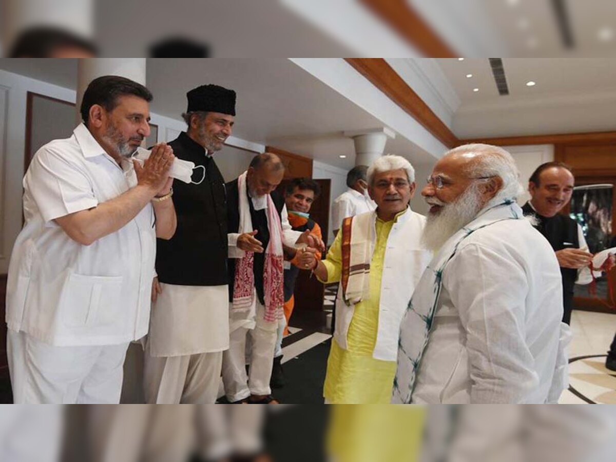 PM नरेंद्र मोदी ने जम्मू-कश्मीर के नेातओं के बैठक की.