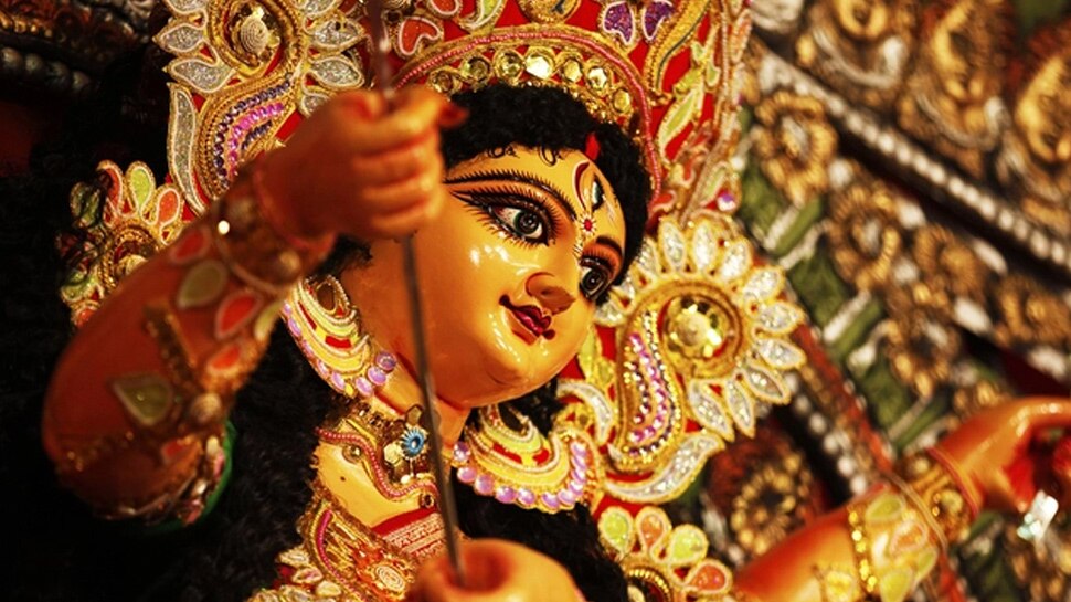 West Bengal: भारत से ज्यादा इन देशों में है दुर्गा मूर्तियों की डिमांड, दिन-रात काम में जुटे शिल्पकार