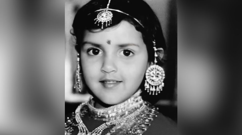 Esha Deol shares Throwback Photo from childhood Says She was Never ...