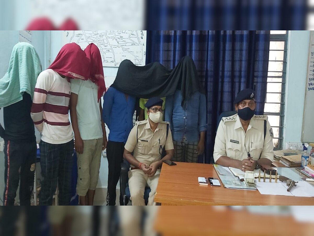 मुंगेर पुलिस ने राह चलते लोगों से लूट मामले में 6 लोगों को किया गिरफ्तार 