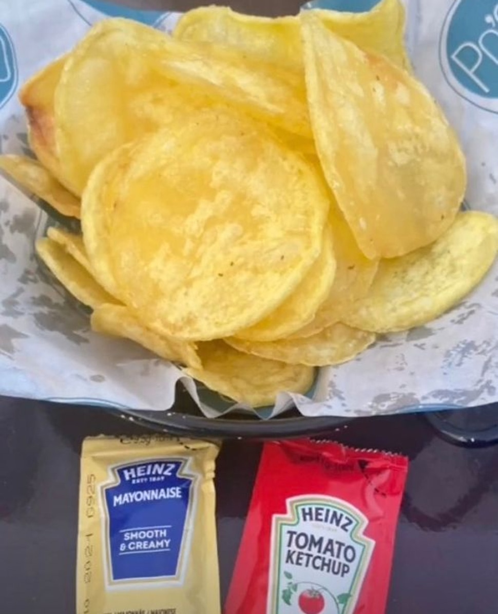 काफी फनी था चिप्स-सालसा Chips-salsa was funny