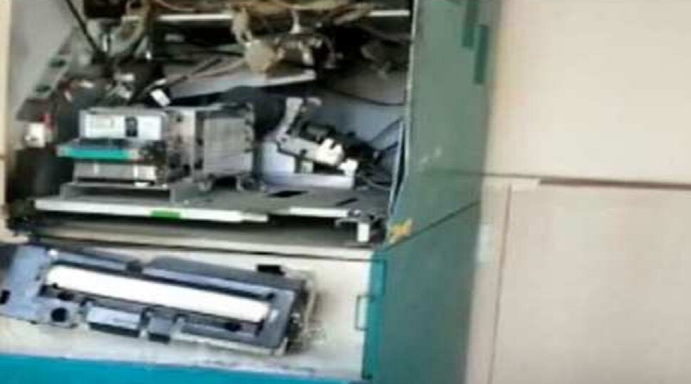 बोकारो: मशीन से ATM को काटकर लूटने का किया प्रयास, नाकाम होने पर खेत में छोड़कर भागे बदमाश