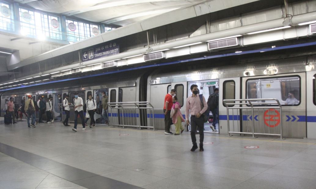 Kisan Aandolan की आशंका के चलते बंद रहेंगे Delhi Metro के 3 स्टेशन - Vimarsana News