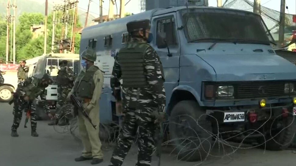 Jammu Kashmir: आतंकियों ने Srinagar में CRPF के बंकर पर फेंका बम, 3 राहगीर घायल