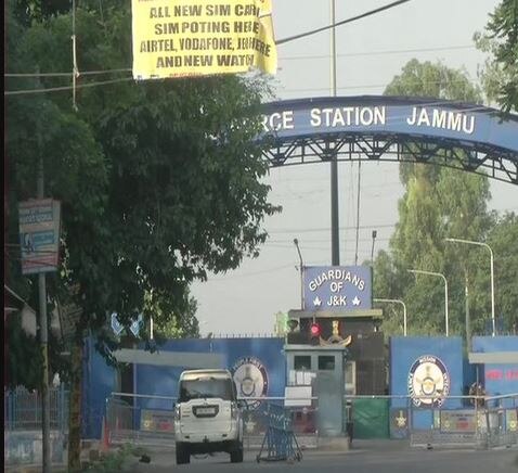 Jammu Airport पर ड्रोन से हमले का शक, रक्षा मंत्री ने एयरफोर्स चीफ से की बातचीत