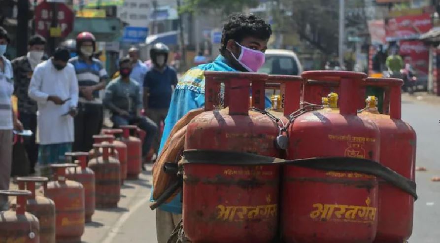 LPG की कीमतों में हो सकती है भारी बढ़ोत्तरी, 60 फीसदी तक बढ़ेंगे नेचुरल गैस के दाम