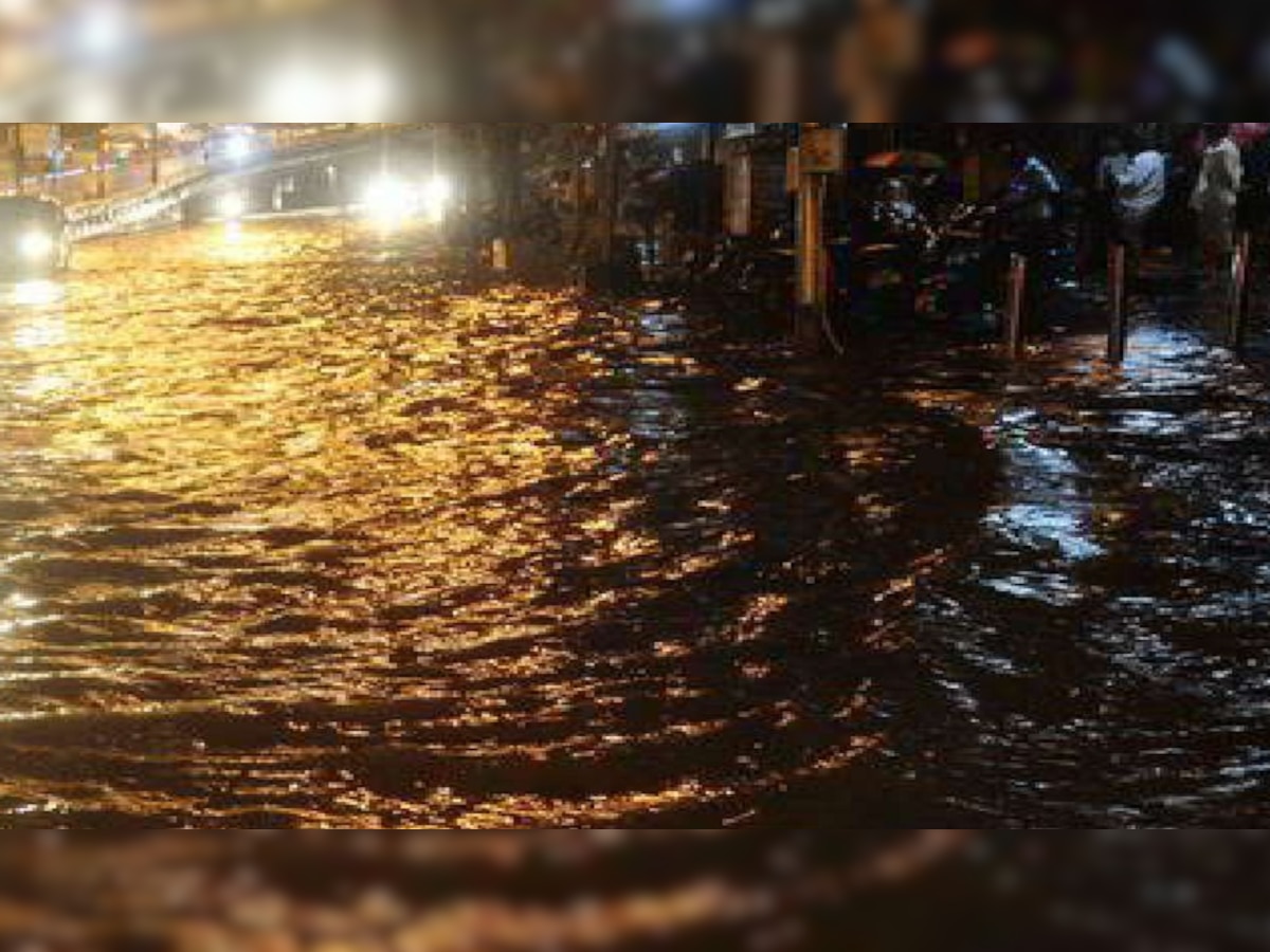 जलजमाव से पटना में पीसीसी सड़कों का बुरा हाल (फाइल फोटो)