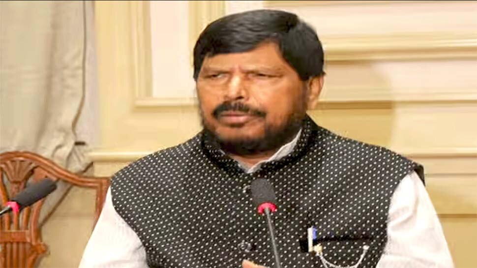 कैंप लगाकर कोरोना का नकली टीका लगाने वालों के खिलाफ मरकजी वजीर रामदास आठवले का बड़ा बयान