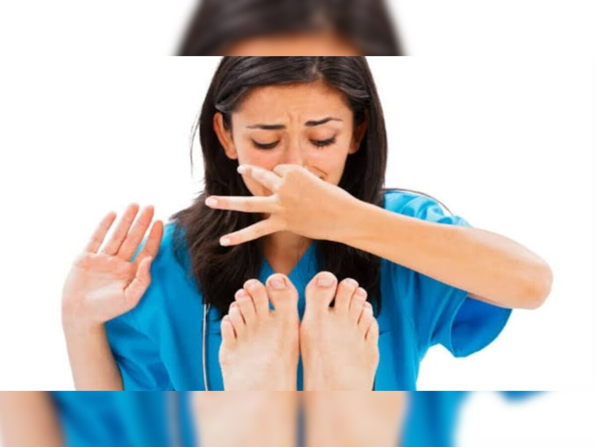 How to get rid of foot odor, know home remedies Home Remedies पैरों
