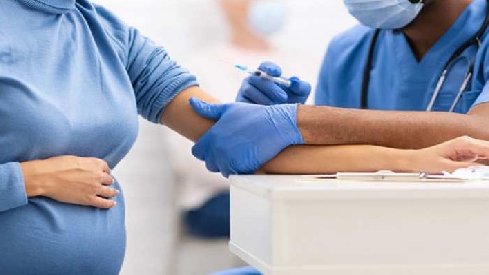 गर्भवती महिलाएं भी बेहिचक लगवाएं Corona Vaccine, सरकार ने स्थिति की साफ