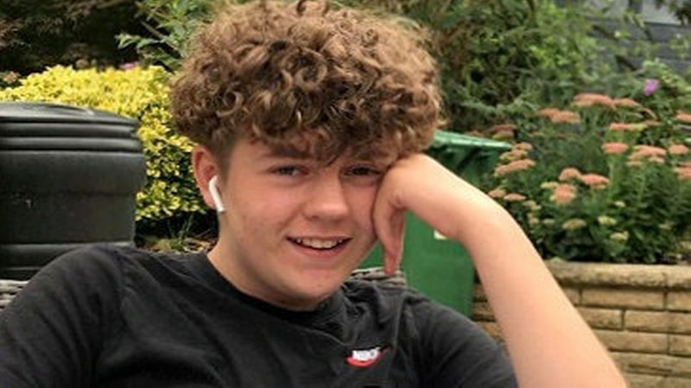 Britain: 14 साल की Girl के बुलावे पर Park पहुंचा नाबालिग, पहले से घात लगाए बैठे हमलावरों ने चाकू से गोद डाला