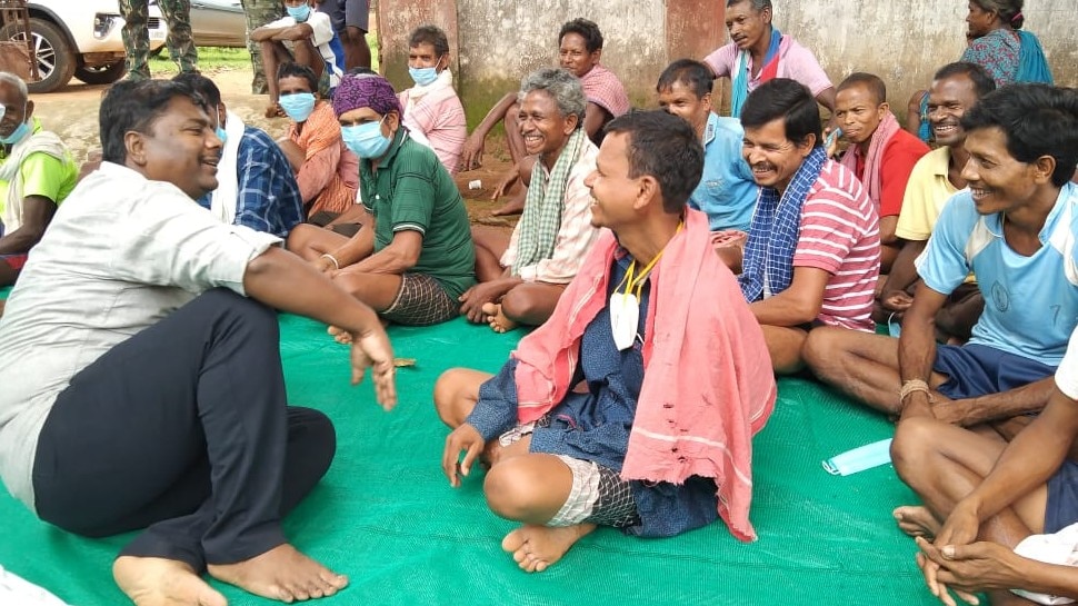 39 साल बाद MP के इस गांव में पहुंचा कोई बड़ा नेता, वजह- 'वैक्सीन को लेकर फैल रहा भ्रम दूर करना है'