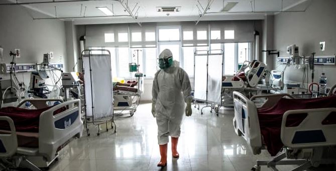 इंडोनेशिया में कहर बना Delta variant, अस्पतालों में बेड कम पड़े, ऑक्सीजन को तरस रहे लोग