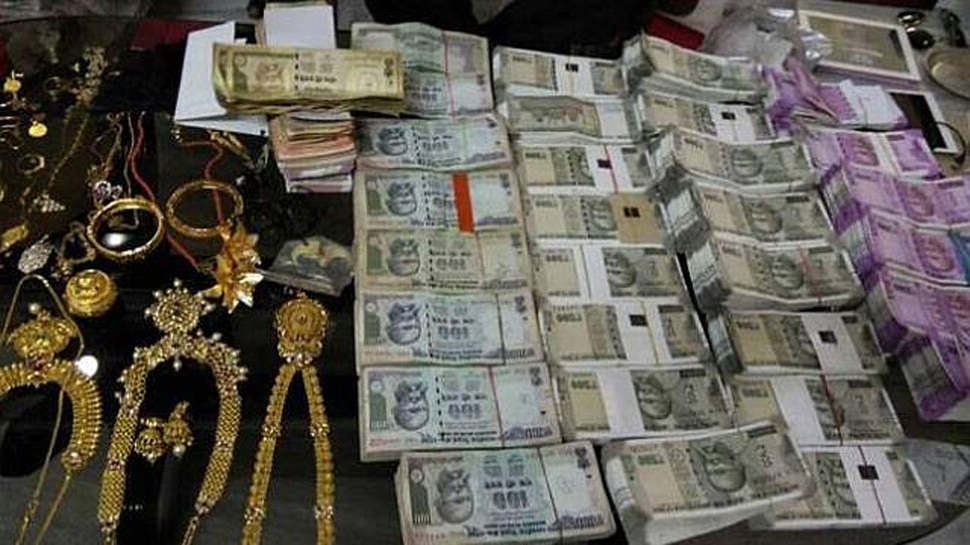 Rajasthan: इंजीनियर के घर ACB के छापेमारी, 5 लग्जरी कार, 650 सोना और 8 किलो चांदी समेत करोड़ों की सपत्ति बरामद