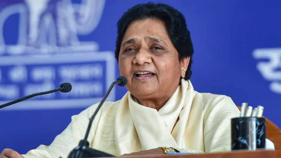 UP: Mayawati का Samajwadi Party पर हमला, कहा- छोटे दलों के साथ चुनाव लड़ना महालाचारी