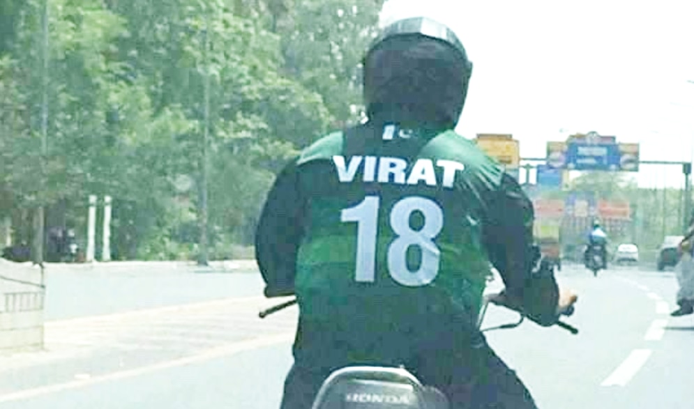 Pakistan की ODI जर्सी में नजर आए Virat Kohli! ये है वायरल Photo की सच्चाई