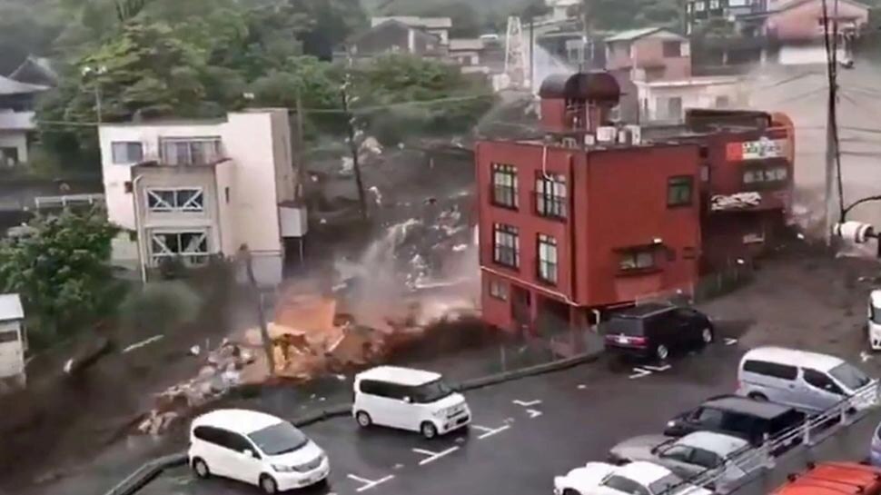 Tokyo में मिट्टी धंसने से कई मकान बहे, 19 लोग लापता