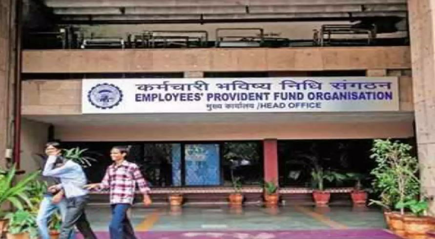 EPFO Update: PF खाते से पैसा निकालने पर कब लगता है टैक्स, जानिए सभी शर्तें