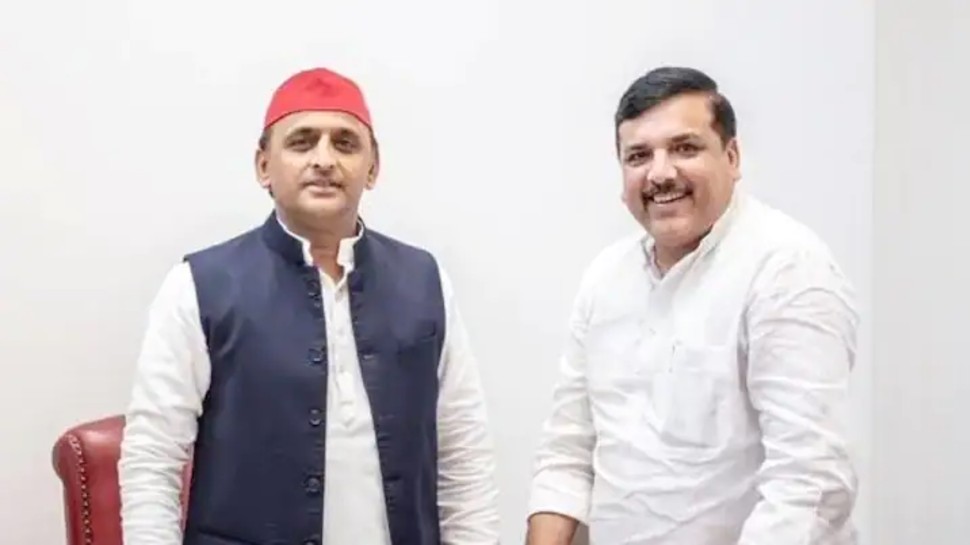 Akhilesh Yadav से मिले आप नेता Sanjay Singh, UP में सियासी अटकलें तेज