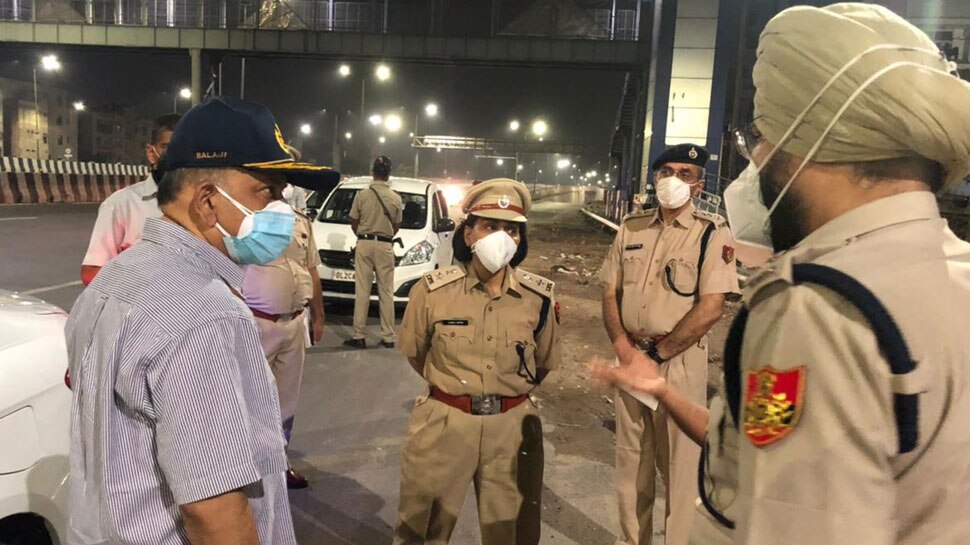 Delhi: पद संभालते ही एक्शन में दिखे नए पुलिस कमिश्नर Balaji Srivastava, टीम के साथ की चेकिंग