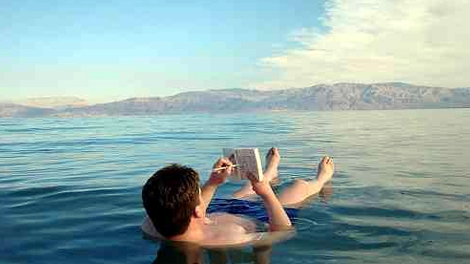 Dead Sea: रहस्यमयी समुद्र जिसमें चाहकर भी कोई नहीं डूब पाता