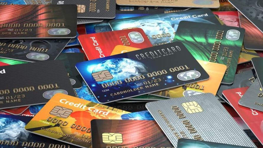 Credit Card: जानिए कई सारे क्रेडिट कार्ड रखने के क्या हैं नुकसान और क्या हैं फायदे