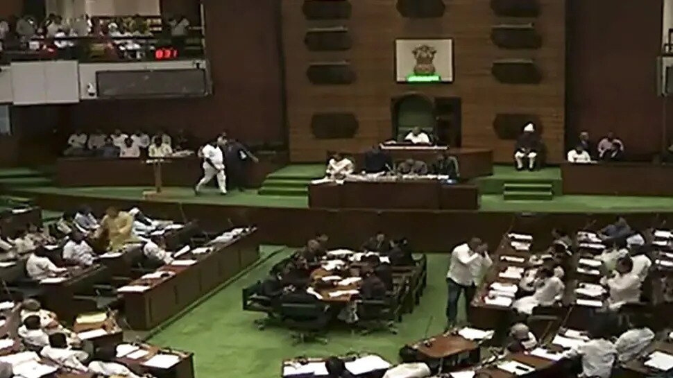 Maharashtra Assembly: ଗୃହରେ ହଟ୍ଟଗୋଳ କରି ୧୨ BJP MLA ନିଲମ୍ବିତ