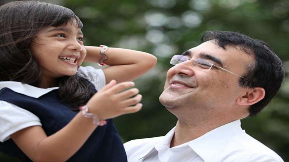 LIC Scheme: शादी हो या पढ़ाई नो टेंशन! 121 रुपये जमा कर बेटी के लिए बनाएं  27 लाख का फंड, टैक्स में भी छूट